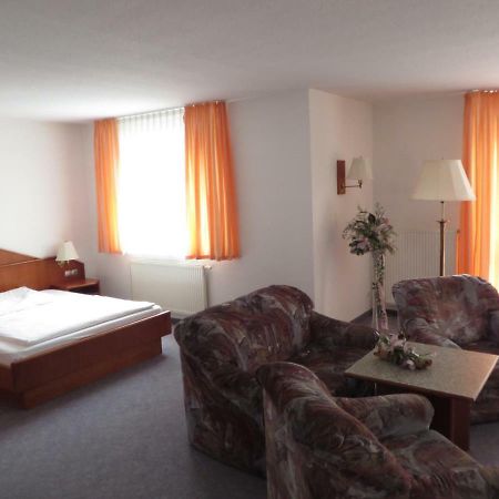 Hotel Fuerstenberg Айзенхюттенштадт Экстерьер фото