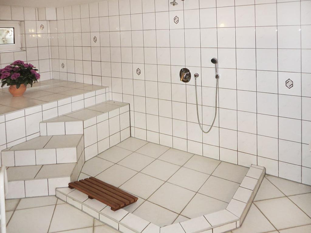 Hotel Fuerstenberg Айзенхюттенштадт Экстерьер фото