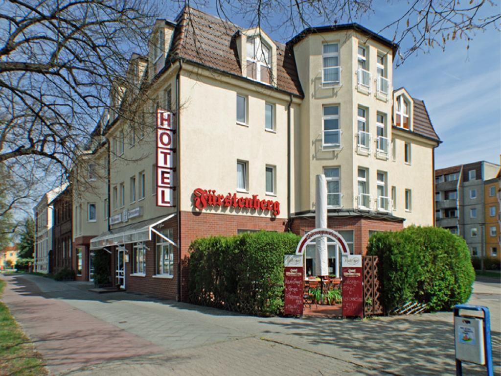 Hotel Fuerstenberg Айзенхюттенштадт Экстерьер фото