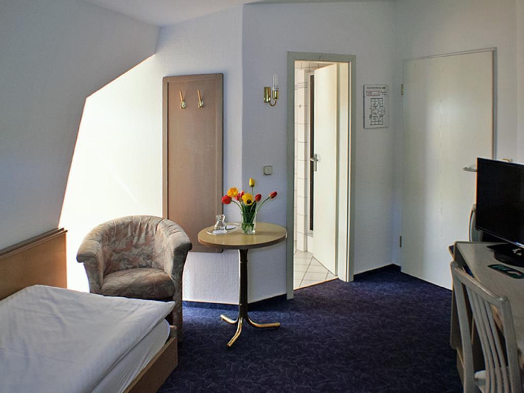 Hotel Fuerstenberg Айзенхюттенштадт Экстерьер фото